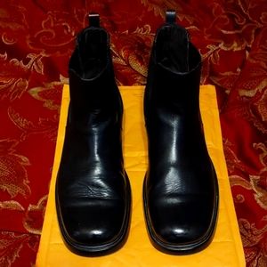 Men's leather slip-on chelsea boots!